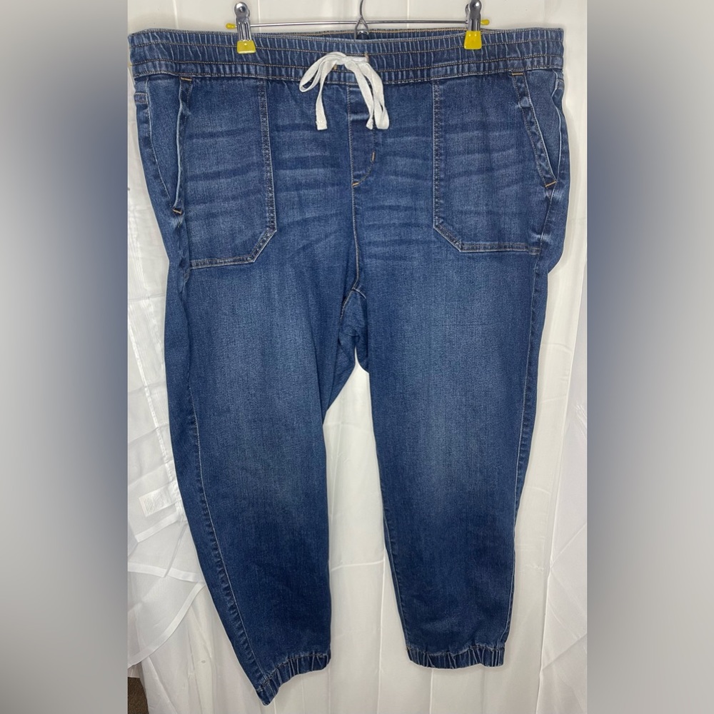 Lane Bryant size 20 stretch button capri jeans